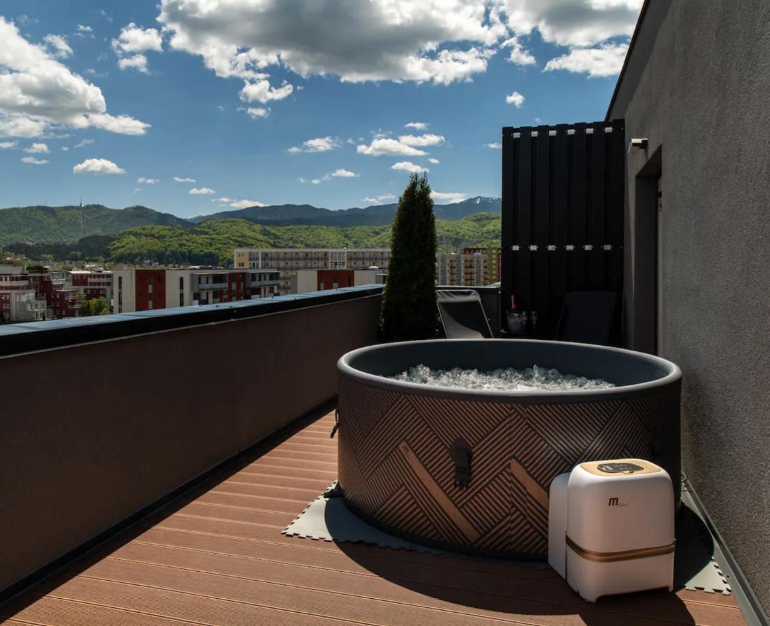 Skylark - Singapore Penthouse With Jacuzzi & Panoramic View Braşov Eksteriør bilde