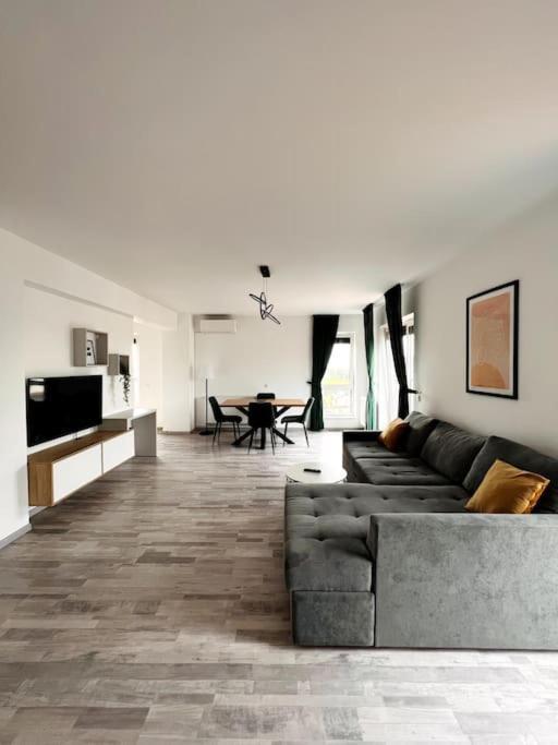 Skylark - Singapore Penthouse With Jacuzzi & Panoramic View Braşov Eksteriør bilde